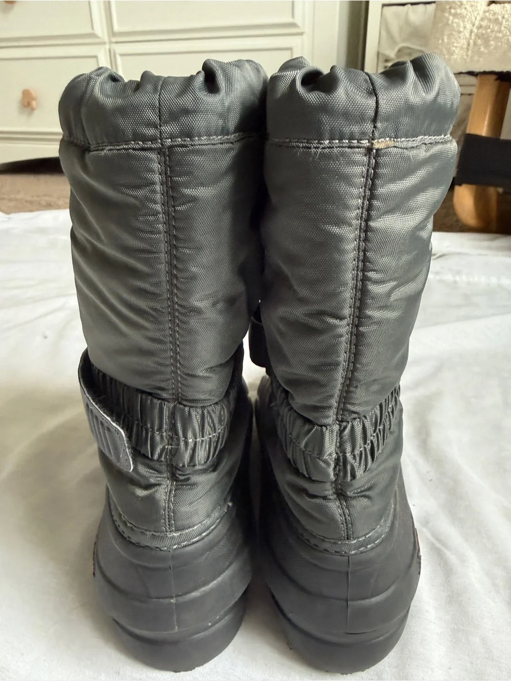 Sorel Kids flurry Gray and Orange insulated Winter Boots 4 kids
